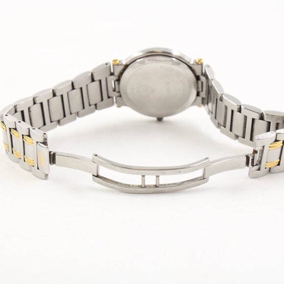 Pre-Loved Vintage Gucci 9000M 25mm Silver & Gold-Tone Wristwatch Quartz Movement - Picture 6 of 9